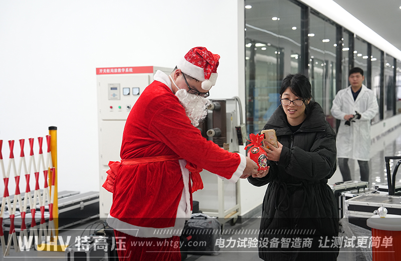 誕愿與你,平安相守!情暖武漢特高壓