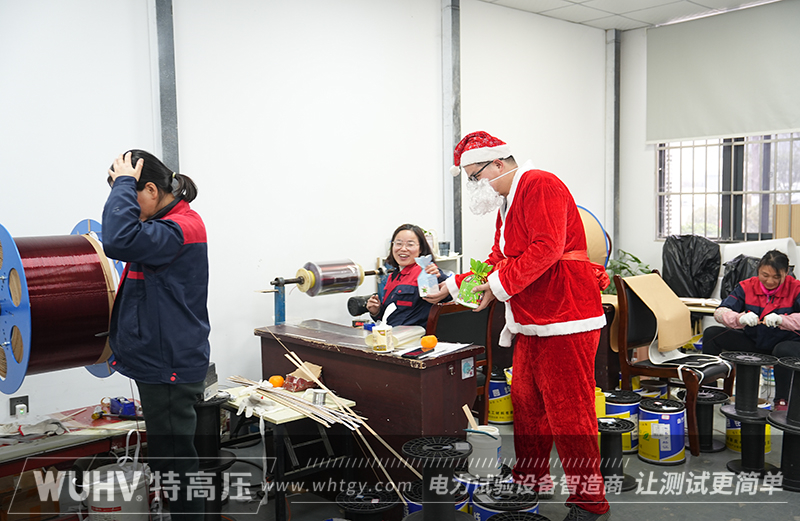 誕愿與你,平安相守!情暖武漢特高壓